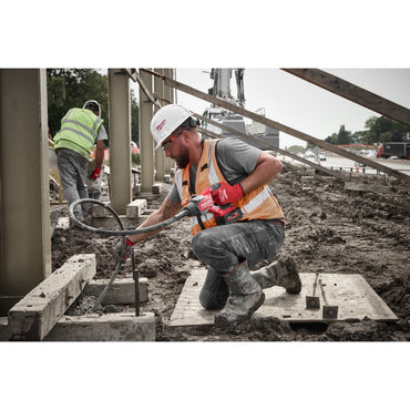 Milwaukee Vibrador de hormigón de aguja M18 FUEL™, manguera de 2,4m, aguja cuadrada de 25mm M18FCVN24-551 — imagen 2