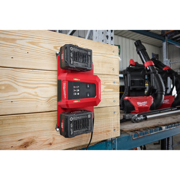 Milwaukee Super cargador rápido doble puerto M18™, carga rápida simultánea de 2 baterías M18™ M18MDBSC — imagen 2