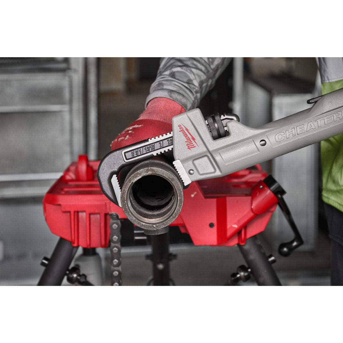 Milwaukee Banco de trabajo para tubo, capacidad para material hasta 6"/165mm — imagen 3