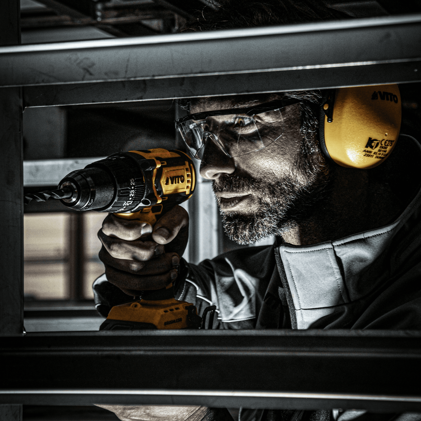 TALADRO ATORNILLADOR PERC. BRUSHLESS S/CABLE 20V 2 BAT-4.0AH