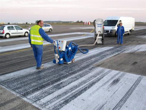 Aspirador industrial trifásico Nilfisk T40W L100 IC AU