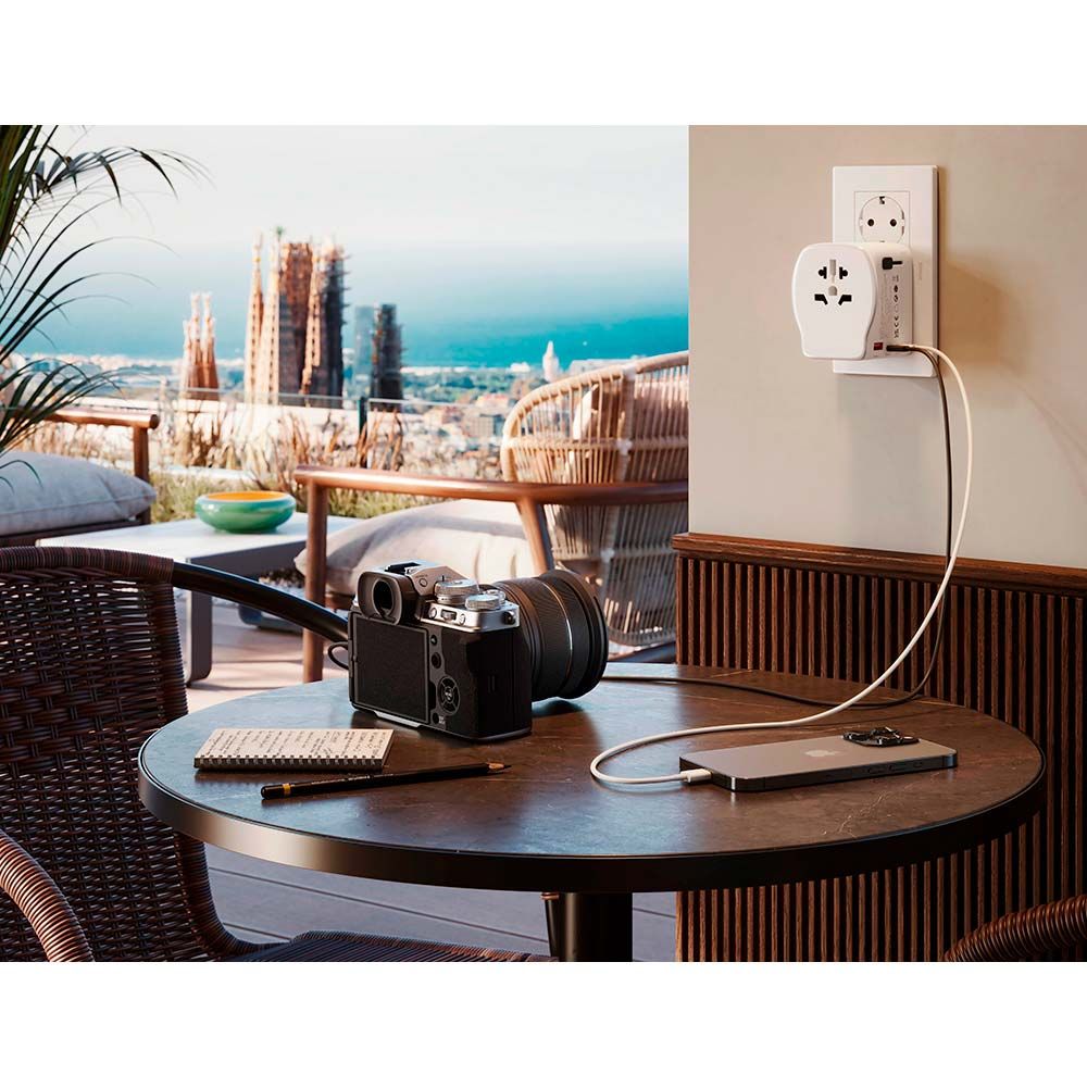 Adaptador viaje universal + 3 usb (1a+2c) 65 w