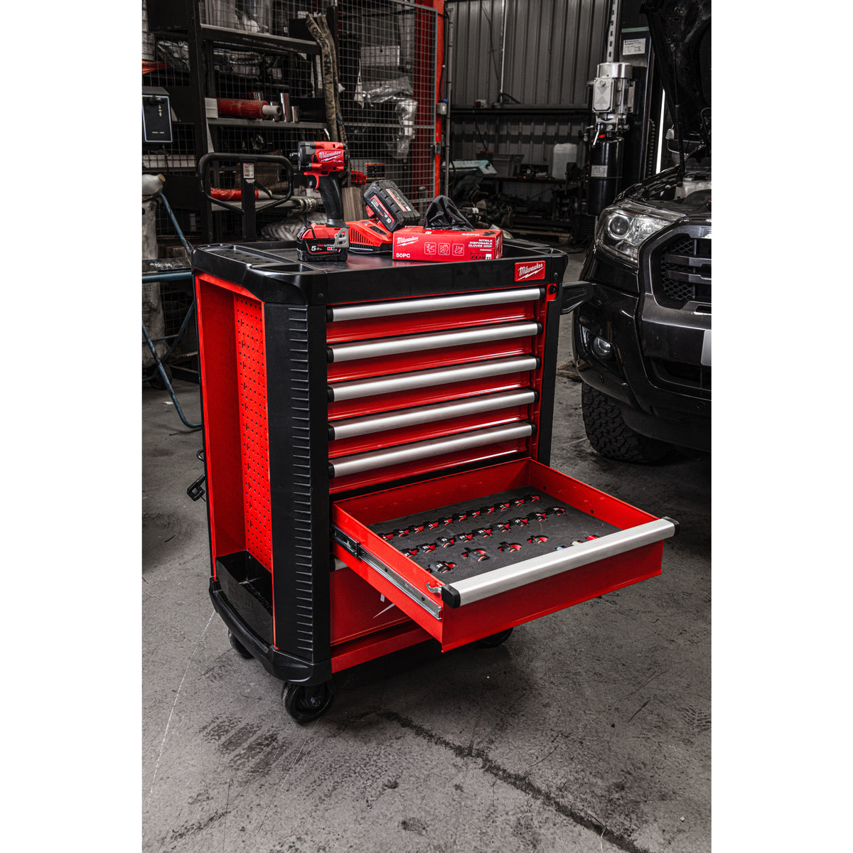 Milwaukee Carro de herramientas con 7 cajones TOOLGUARD™ de 78cm premium — imagen 3