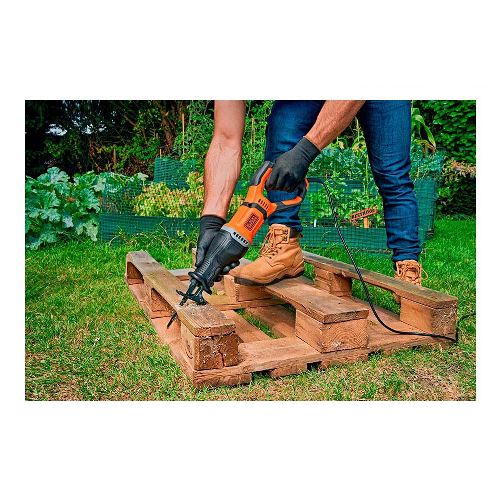 Sierra de sable 750w bes301-qs black+decker