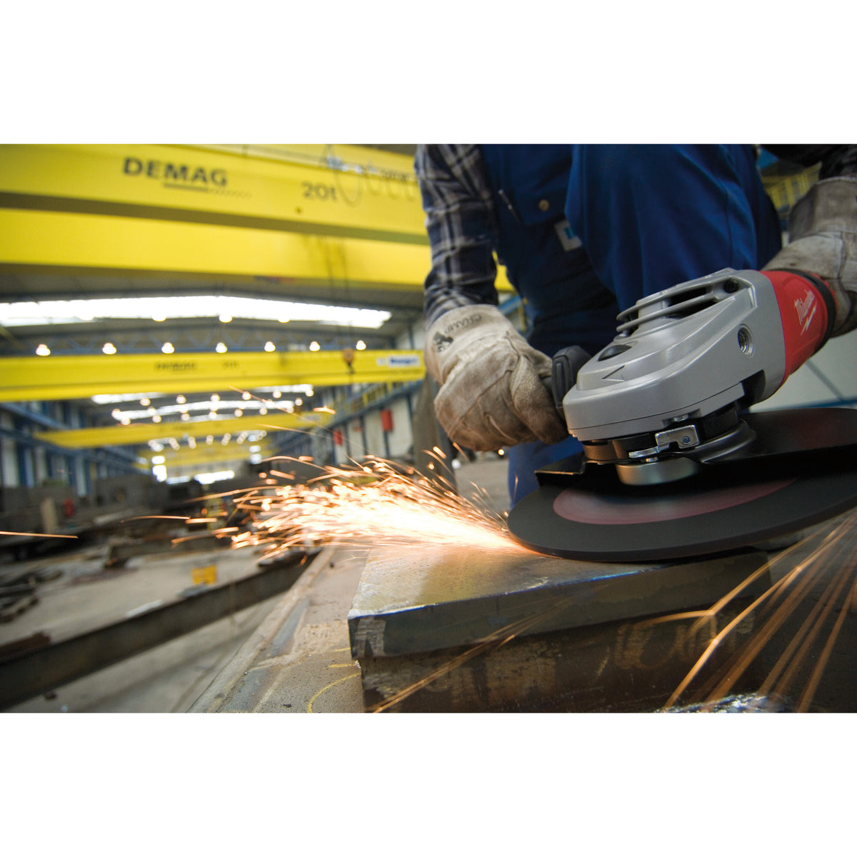 Milwaukee Amoladora angular de 2400W, diámetro del disco 230mm, 6600rpm, AVS, FIXTEC™ AGVM24-230GEX — imagen 3