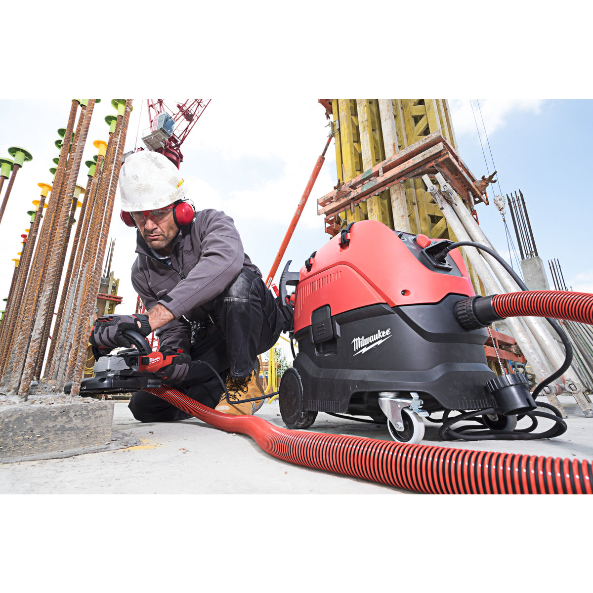 Milwaukee Aspirador de polvo de 30l, clase M, 1.200W, líquidos y sólidos, 250mbar de succión AS30MAC — imagen 2