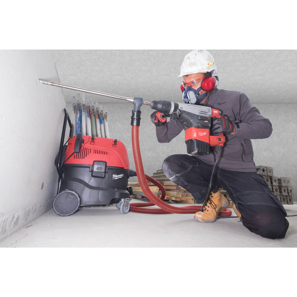 Milwaukee Aspirador de polvo de 42l, clase M, 1.200W, líquidos y sólidos, 250mbar de succión AS42MAC — imagen 2