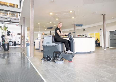 Fregadora de conductor sentado Nilfisk SCRUBBER BR652 W/BAT.CHARGER