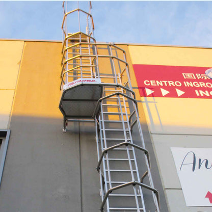 SVS1 | Escalera vertical de seguridad con jaula y descansillo