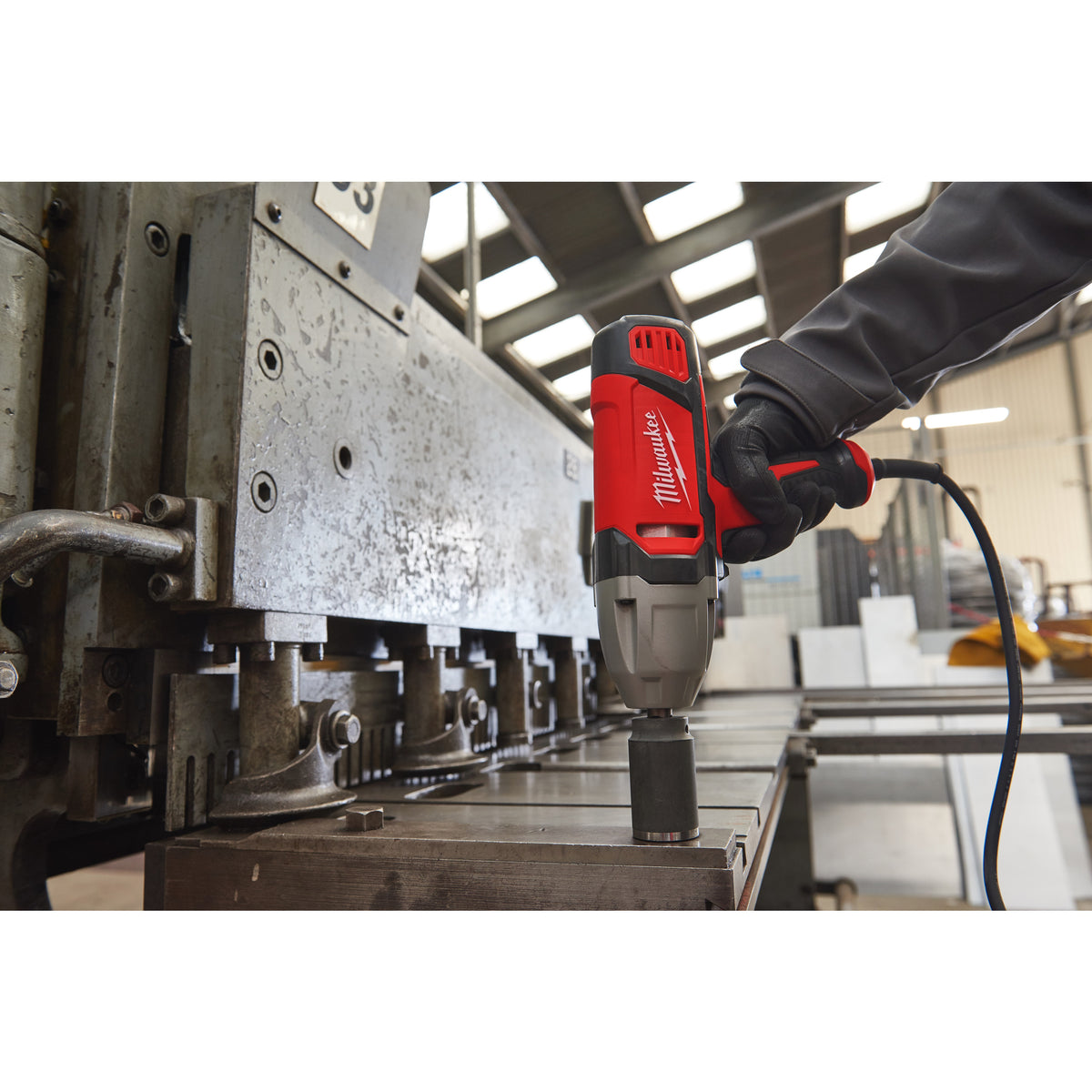 Milwaukee Llave de impacto de 725W, recepción 3/4" anillo de fricción IPWE520R — imagen 2