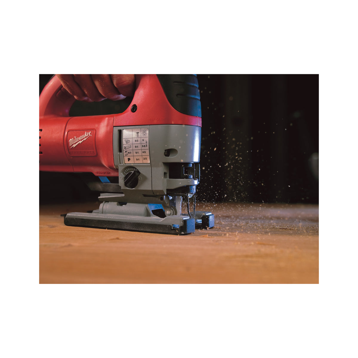 Milwaukee Sierra de calar de empuñadura cerrada de 750W, capacidad máxima en madera 135mm JSPE135TX — imagen 2