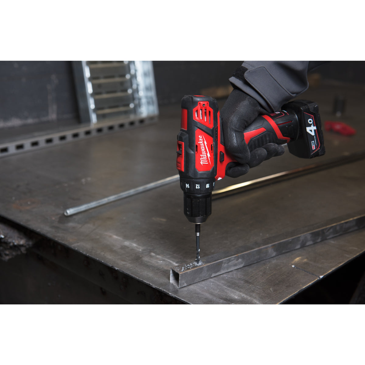 Milwaukee Powerpack M12BPP2D-402B (M12BDD + C12MT) — imagen 2
