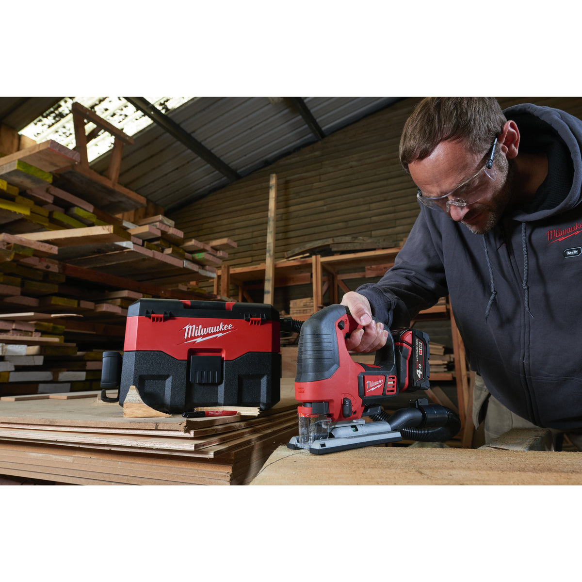 Milwaukee Sierra de calar con empuñadura cerrada M18™, capacidad máxima en madera 135mm M18BJS-402C — imagen 3