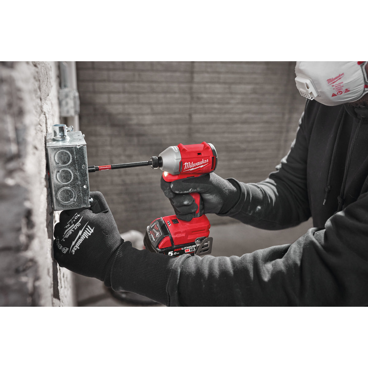 Milwaukee Powerpack M18BLCPP2A-402C (M18BLPDRC + M18BLIDRC) — imagen 3