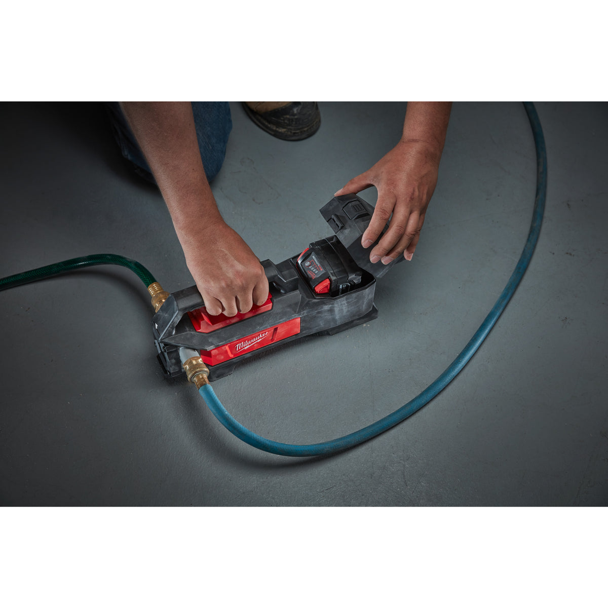 Milwaukee Bomba de trasvase de agua M18™, caudal 1817l/h (30,3l/min) M18BTP-0 — imagen 3