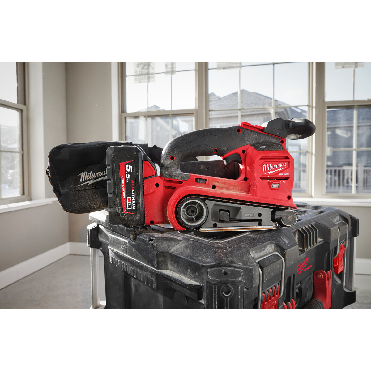 Milwaukee Lijadora de banda M18 FUEL™, velocidad de la banda variable 230-410m/min M18FBTS75-0 — imagen 2