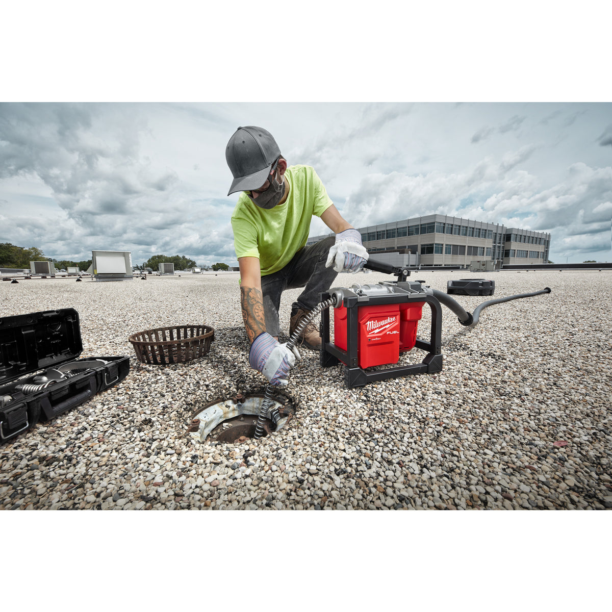 Milwaukee Desatascadora seccional de alcantarillado compacta M18 FUEL™, alimentación automática M18FCSSM-0 — imagen 2