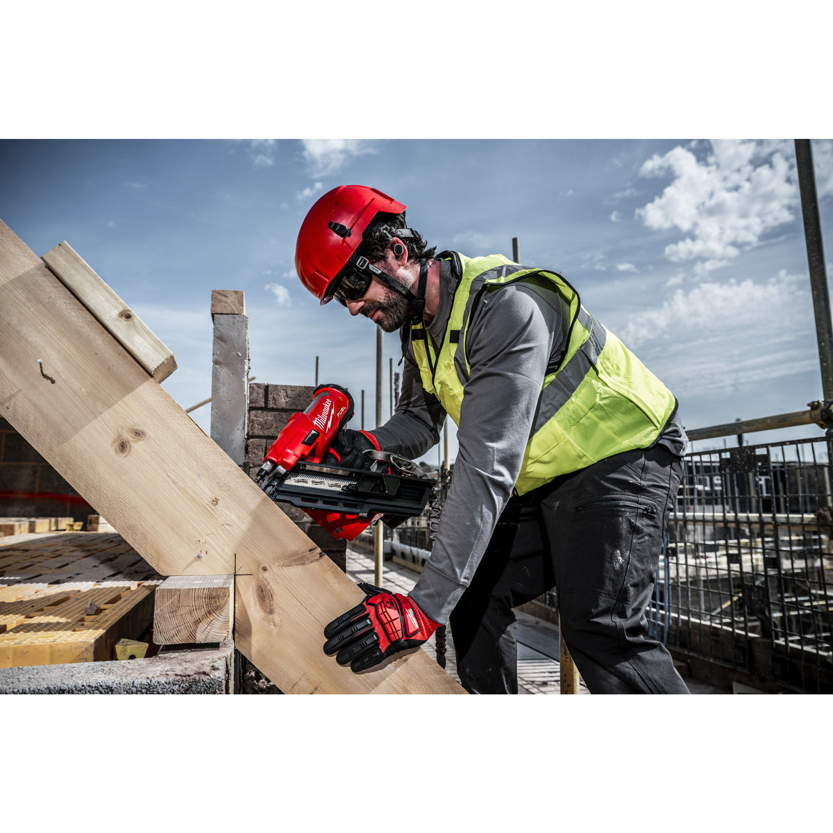 Milwaukee Clavadora de estructuras M18 FUEL™, cargador a 30°, diámetro clavo 2,9-3,32mm M18FFN-502C — imagen 2