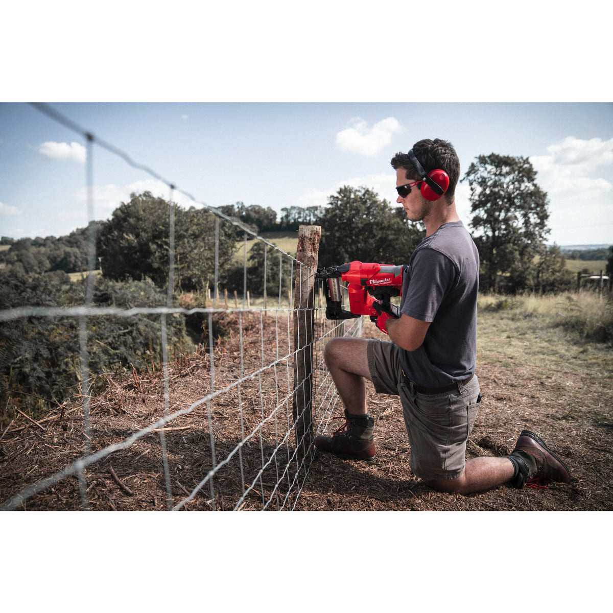 Milwaukee Grapadora de cercados M18 FUEL™, anchura grapa 10,3mm, longitud grapa 38-51mm M18FFUS-302C — imagen 2