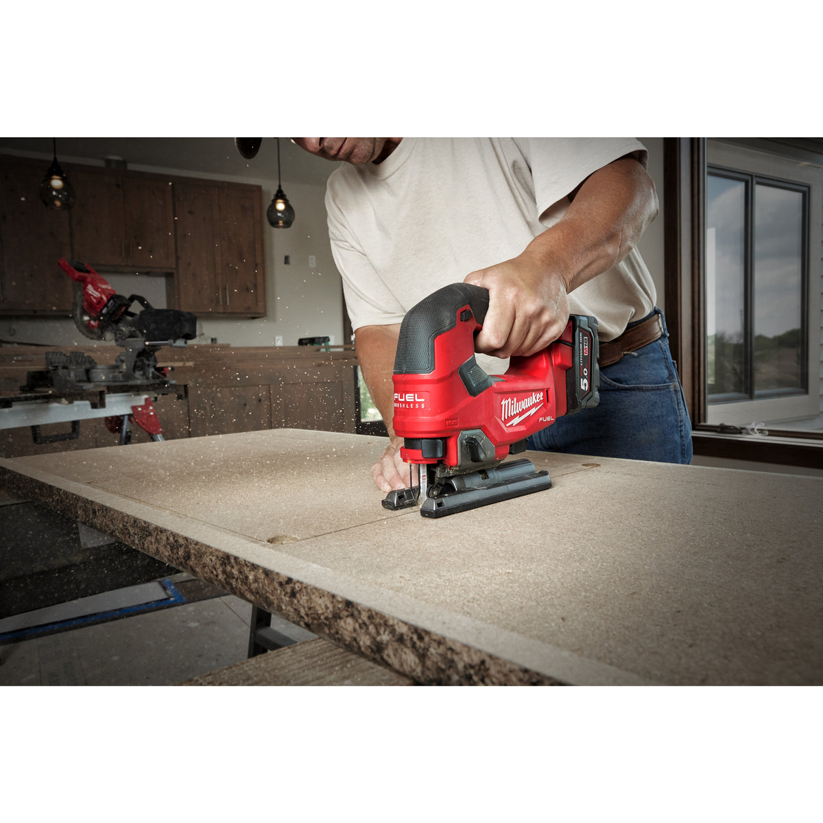 Milwaukee Sierra de calar con empuñadura cerrada M18 FUEL™, capacidad máxima en madera 135mm M18FJS-502X — imagen 3
