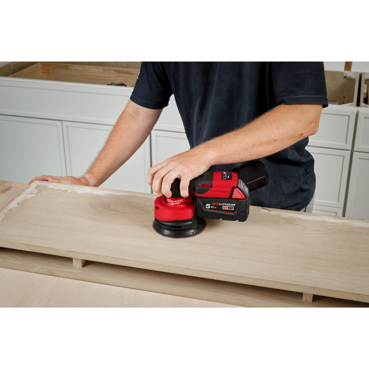 Milwaukee Lijadora rotorbital M18 FUEL™, 125mm, con plato de 125mm y velocidad variable M18FROS125-502X