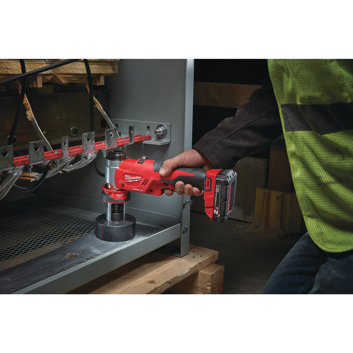 Milwaukee Sacabocados hidráulico M18™ FORCE LOGIC™, fuerza de punzonado 60kN M18HKP-201C — imagen 2