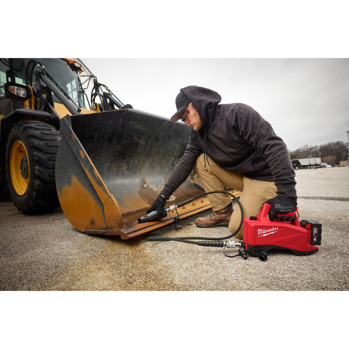Milwaukee Bomba hidráulica compacta M18™ FORCE LOGIC™, 700bar, recepción 1/4" M18HMP700-0 — imagen 2