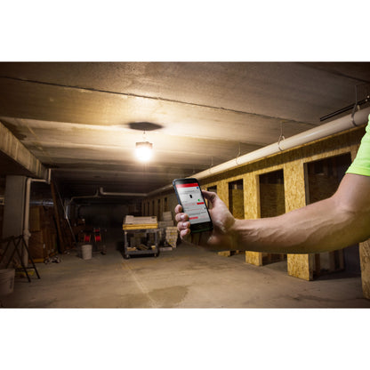 Milwaukee Foco de área compacto LED M18™ ONE-KEY™ TRUEVIEW™, híbrido AC/DC, protección IP54 M18ONESLSP-0 — imagen 2