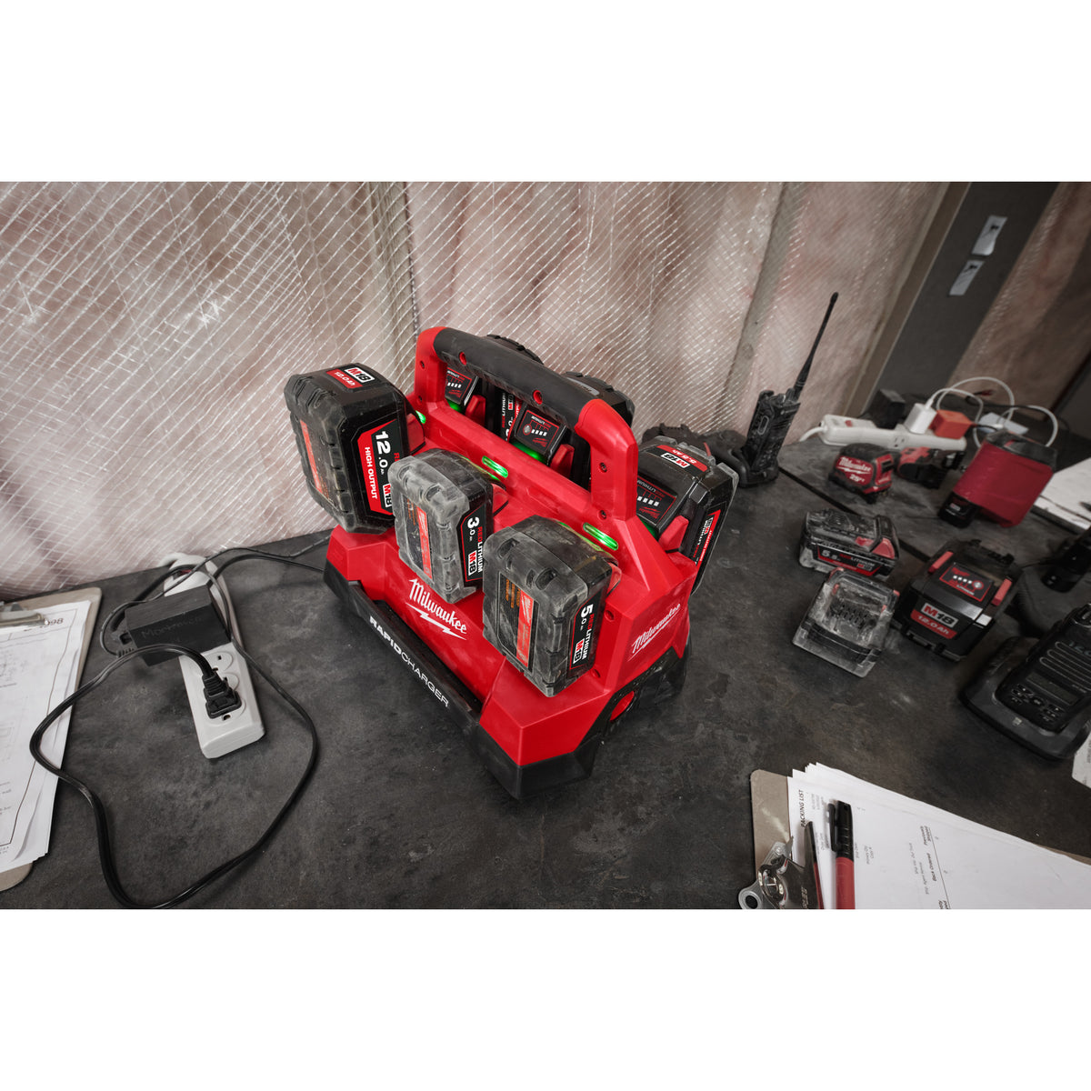 Milwaukee Cargador multipuerto rápido M18™ PACKOUT™, 6 puertos de carga secuencial M18PC6 — imagen 2