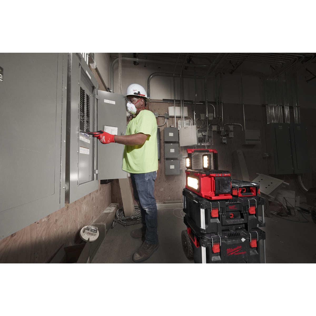 Milwaukee Luz de área/cargador LED M18™ TRUEVIEW™ PACKOUT™, protección IP54 M18POALC-0 — imagen 2