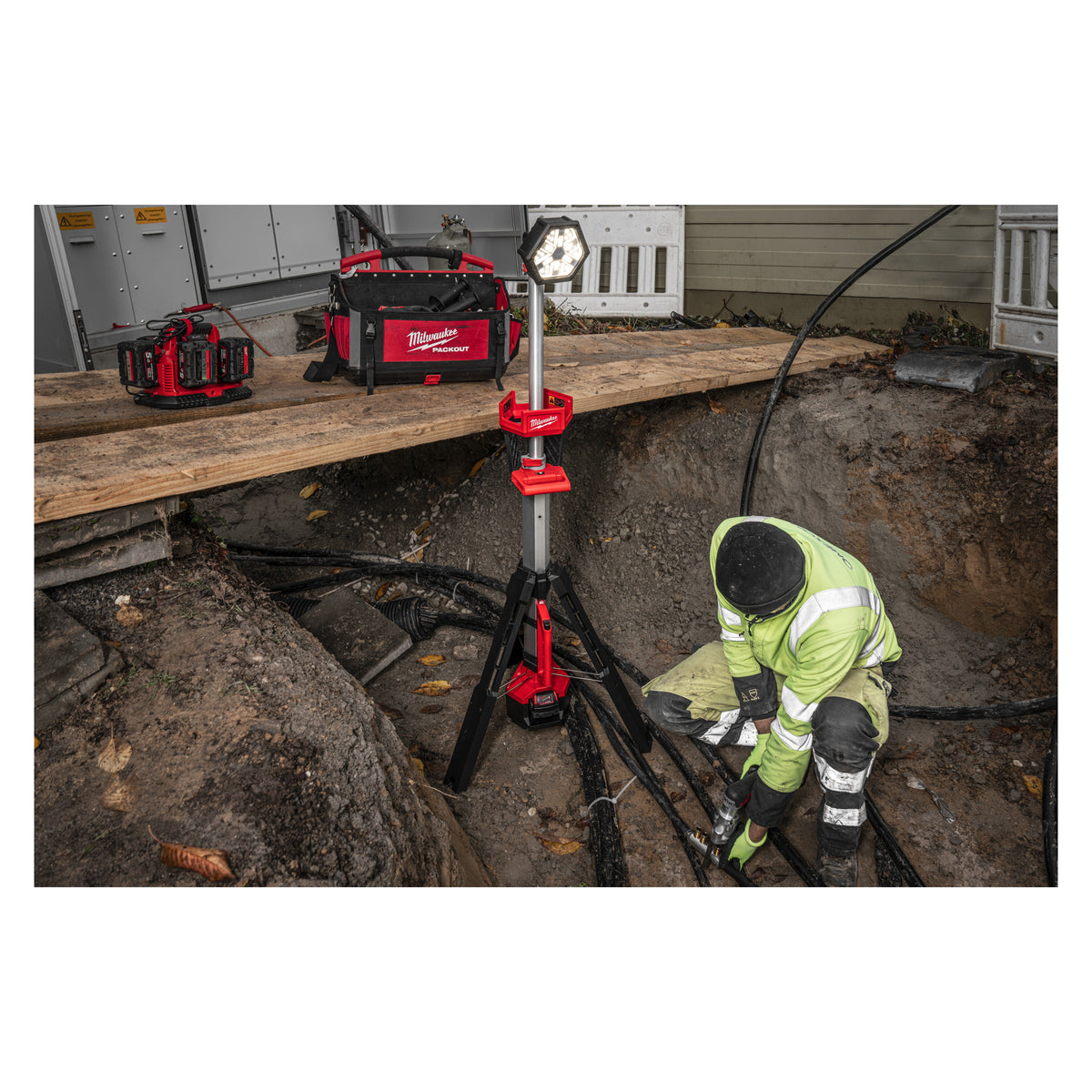 Milwaukee Trípode de iluminación LED M18™ TRUEVIEW™, extensible 1,10-2,20m, protección IP54 M18SAL2-0 — imagen 2