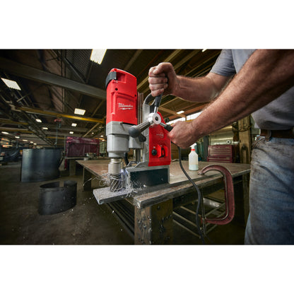 Milwaukee Taladro mágnetico con electroimán, motor de 1200W, potencia magnética de 9930N MDE41 — imagen 2