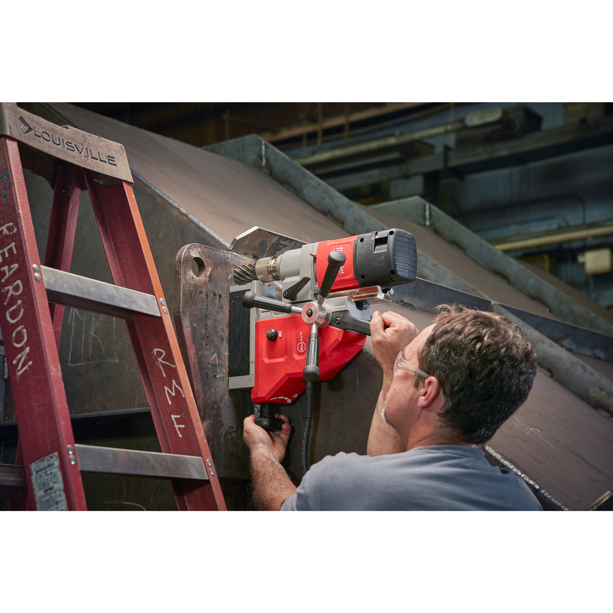 Milwaukee Taladro magnético con imán permanente, motor de 1200W, potencia magnética de 8890N MDP41 — imagen 2