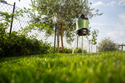 Stocker Geyser Nebulizador Antimosquitos 12 L — Batería Li-Ion 12 V con Trípode, Programable 360°
