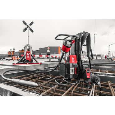 Milwaukee Vibrador de hormigón de mochila MX FUEL™ con ONE-KEY™ MXFCVBP-0 — imagen 2