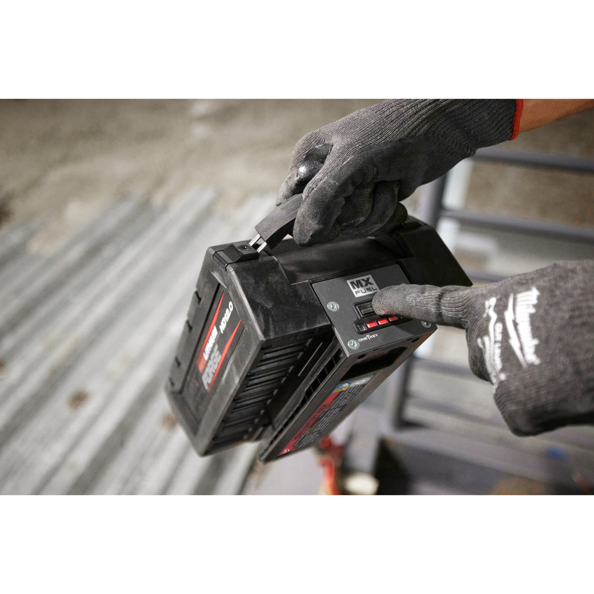 Milwaukee Batería MX FUEL™ REDLITHIUM™ FORGE™ 12.0Ah MXFHD812 — imagen 2