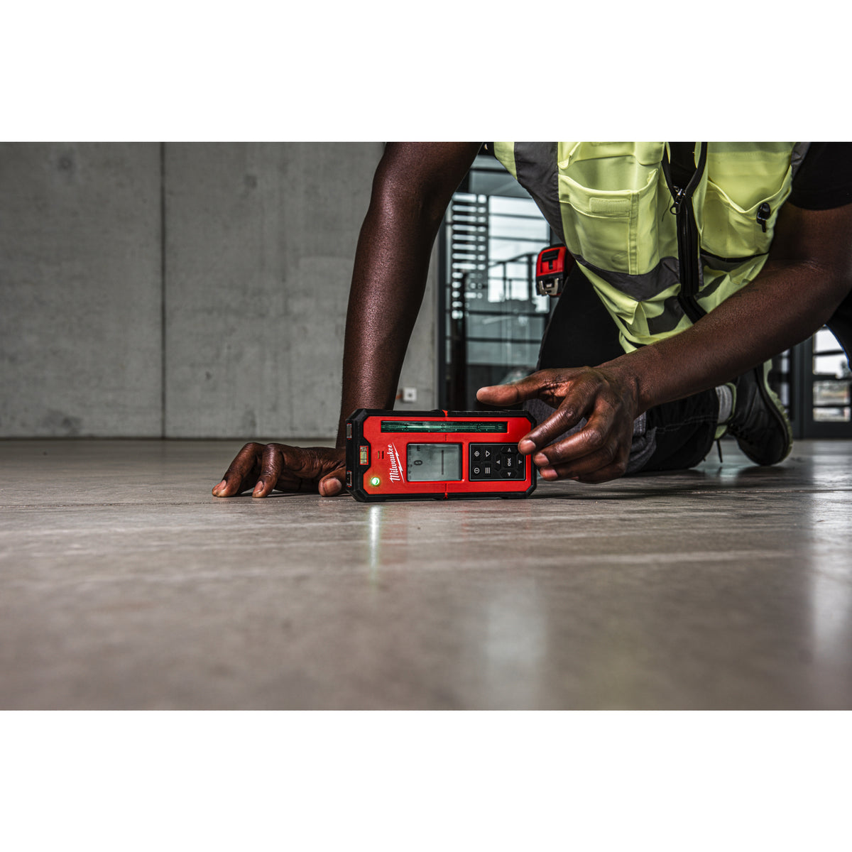 Milwaukee Detector de láser de 300m, para nivel láser verde, precisión 0 — imagen 2