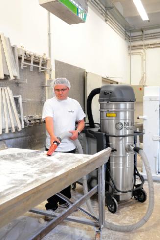 Aspirador industrial trifásico Nilfisk N_T22 L100 AU