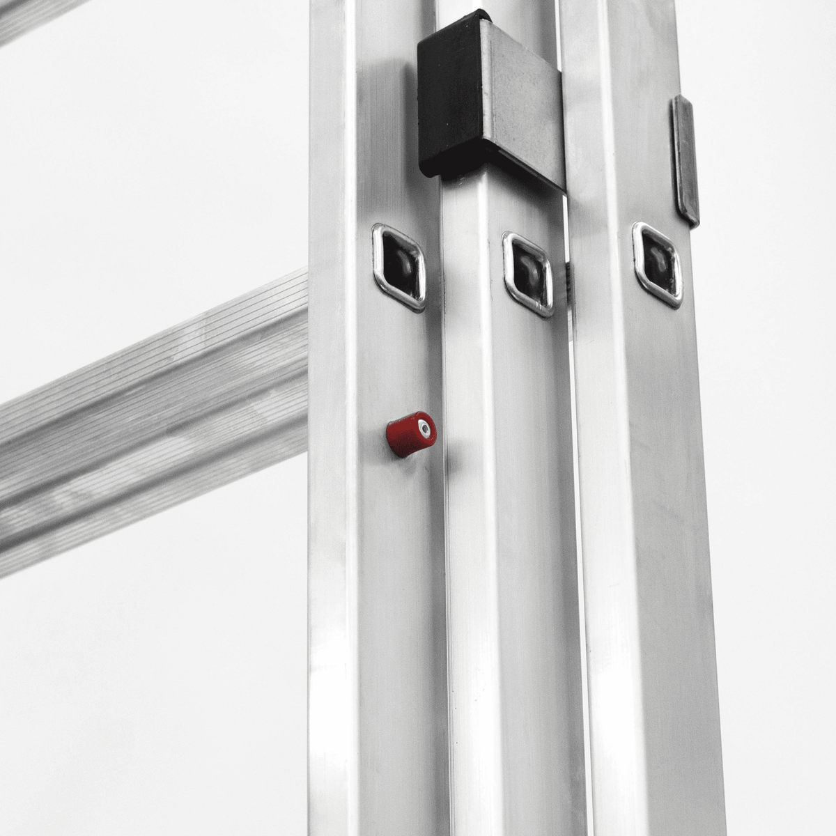 Escalera Triple Extensible con Peldaños Cuadrados 3X4 M VITO VIETQ4