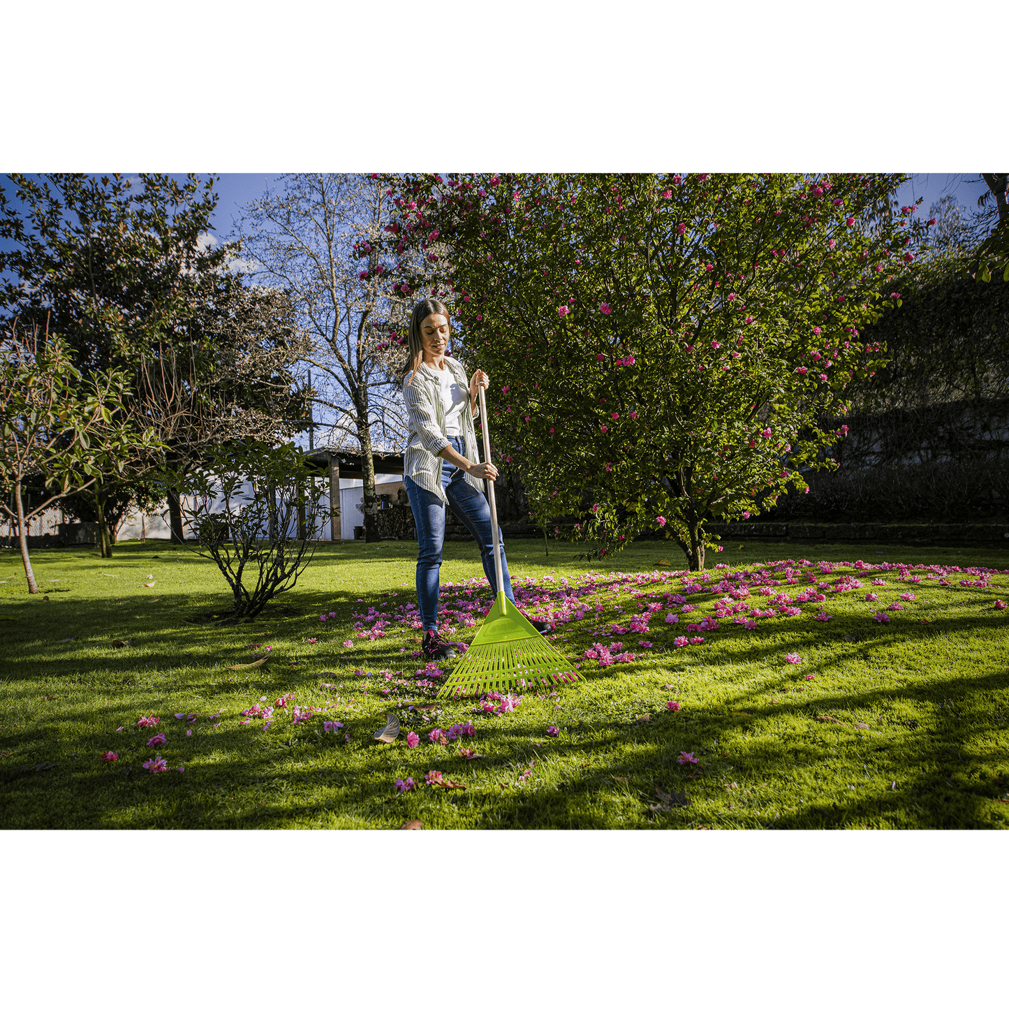 VITO Escoba De Jardín Plástica Con Mango De Madera