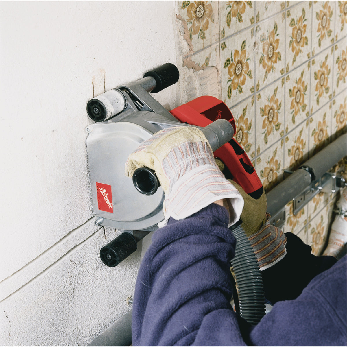Milwaukee Rozadora de 1900W, discos de 150mm, profundidad de corte de 45mm WCS45 — imagen 2