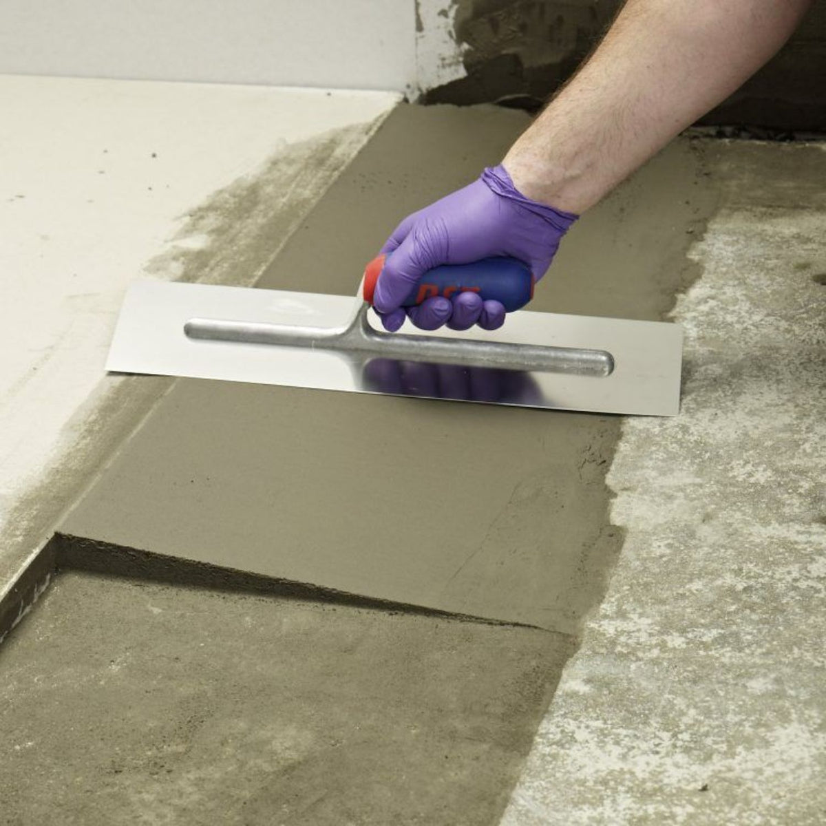 Aplicación de ARDEX A45 en reparación
